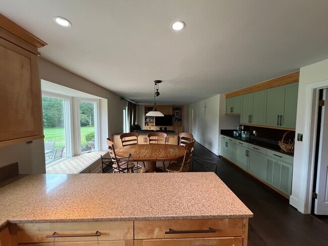 Building Photo - 7356 Woodville Ln