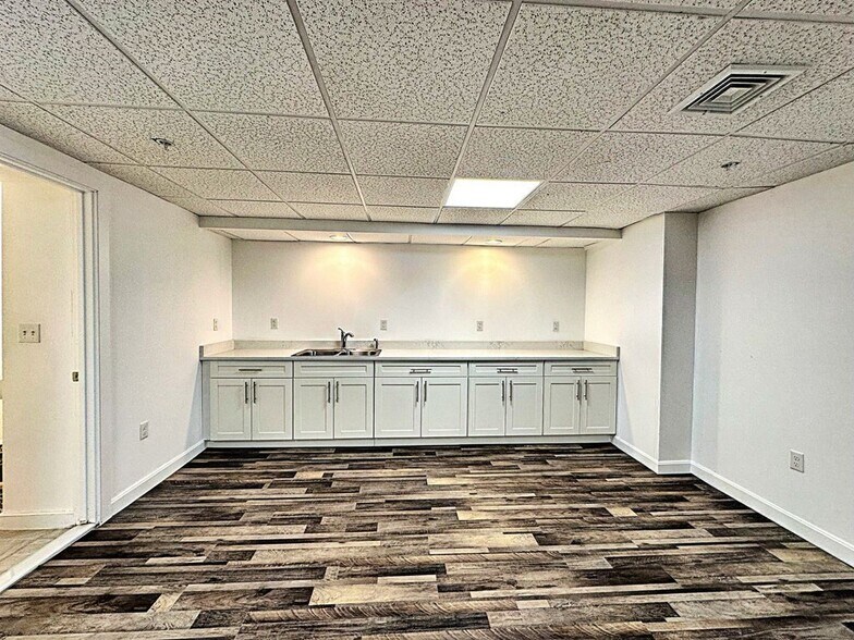 Building Photo - 17 Kearney Sq