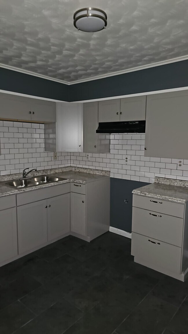 Building Photo - 2137 Lowell Ave