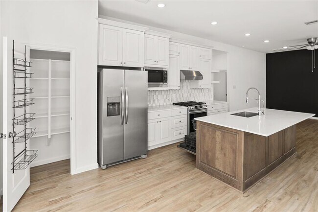 Building Photo - 28806 Bobcat Run Dr