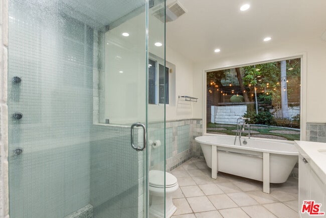 Building Photo - 7473 Mulholland Dr