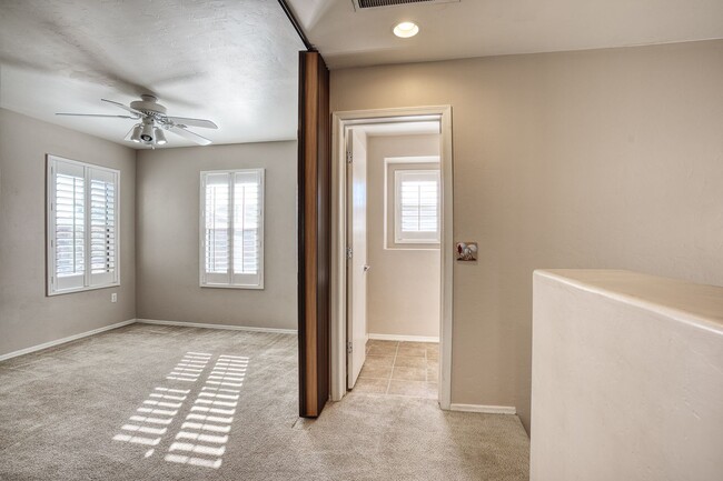 Building Photo - Lovely 3 Bedroom House in Desirable Area!