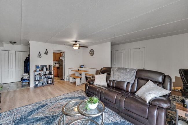 Building Photo - 7117 W 93rd St
