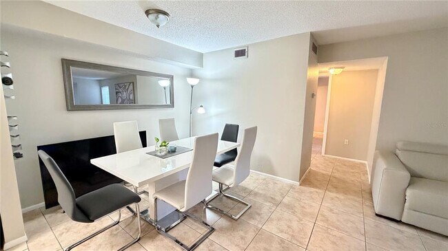 Building Photo - 9481 Highland Oak Dr