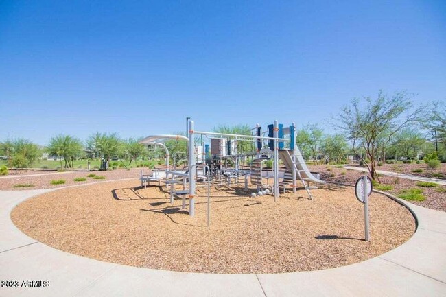 Building Photo - 4815 E Village Dr