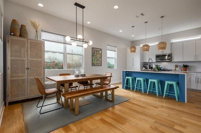 Building Photo - 7013 Boyle Dr