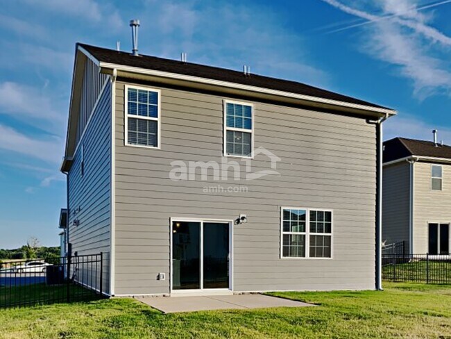 Building Photo - 2011 Bennett Dr