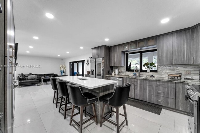 Building Photo - 551 SW 127th Ave