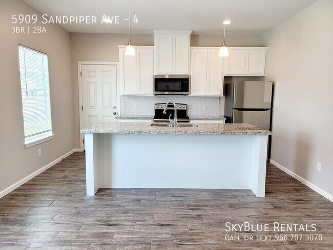 Building Photo - 5909 Sandpiper Ave
