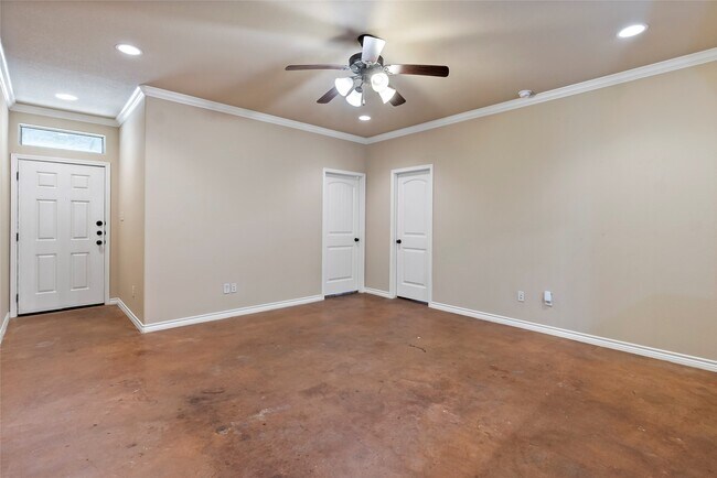 Building Photo - 113 Armored Ave