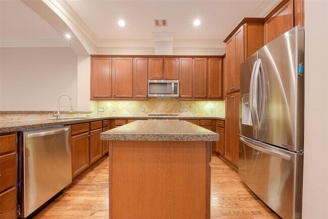 Building Photo - 232 Detering St