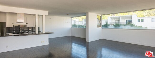 Building Photo - 8787 Shoreham Dr