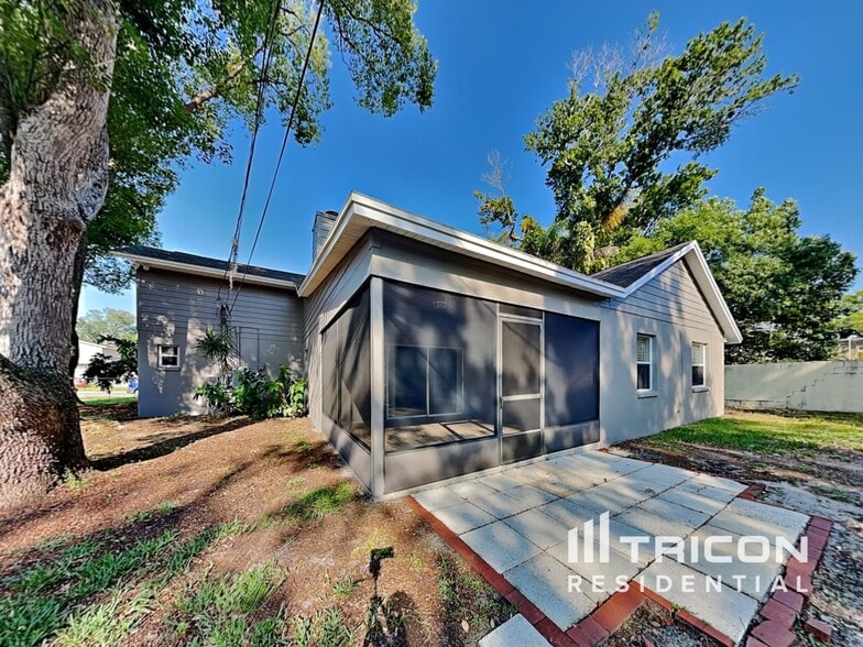 Building Photo - 19203 Sunlake Blvd