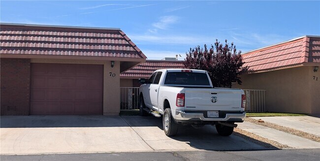 Building Photo - 27535 Lakeview Dr