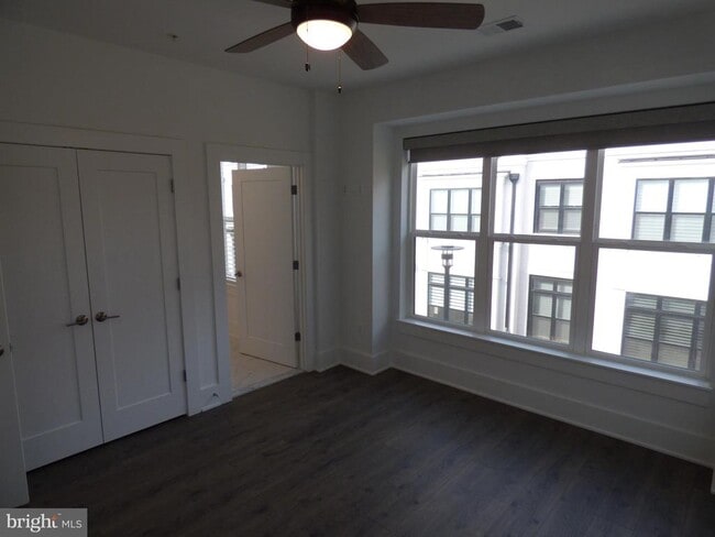 Building Photo - 11360 Emerald Park Rd