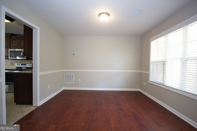 Building Photo - 585 Chapel Walk Ln SE