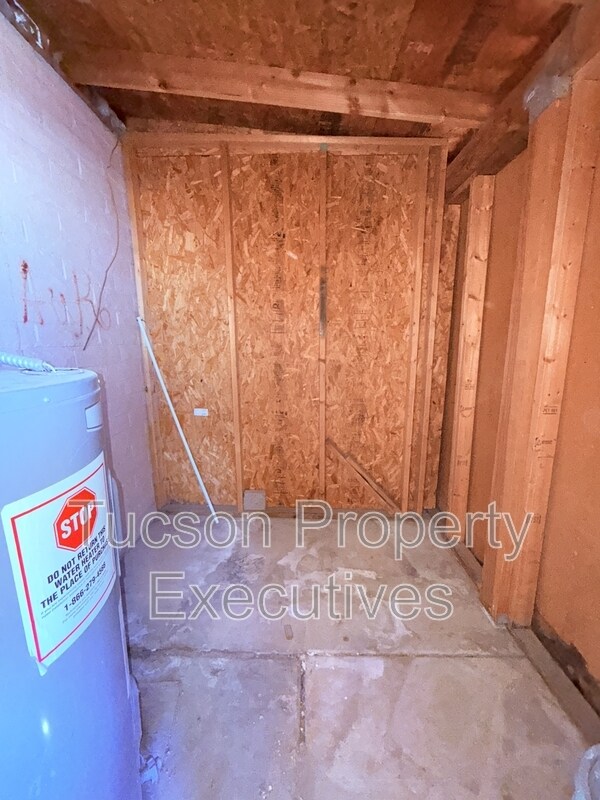 Building Photo - 5752 S Park Ave