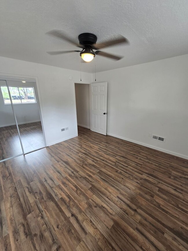 Building Photo - 2115 Perry Rd SW