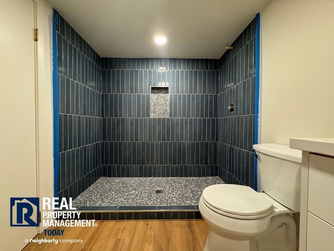 Building Photo - 910 N Union Ave