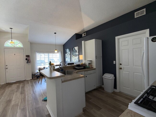 Building Photo - 6912 Long Needle Ct