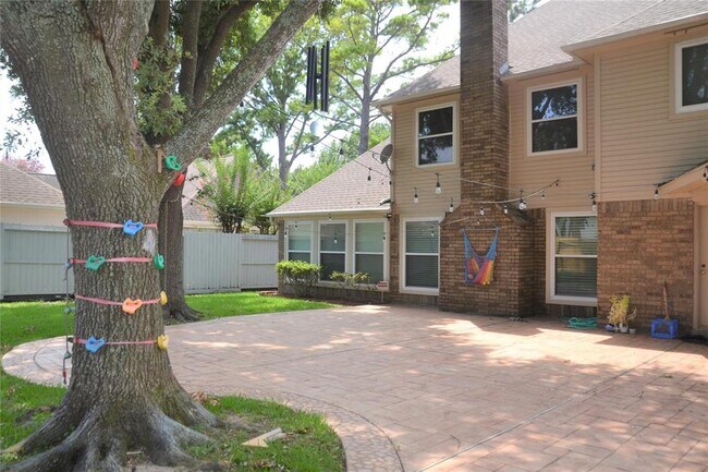 Building Photo - 15127 Greenleaf Ln