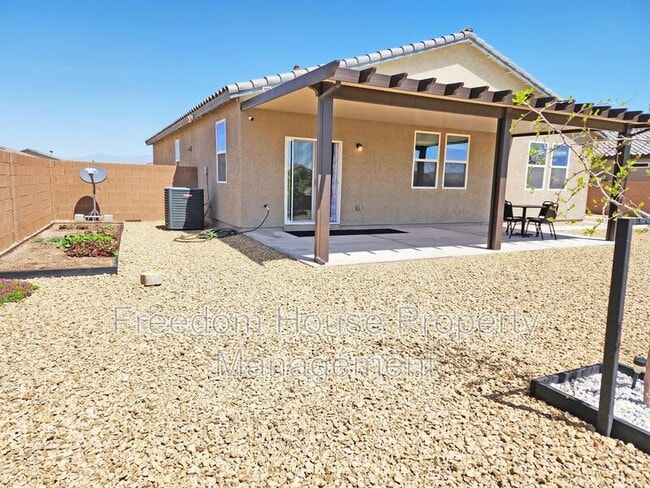Building Photo - 3575 E Wallowa Dr