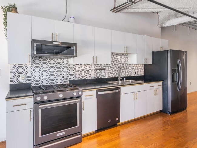 Building Photo - Top Floor 1 Bedroom Loft in Los Angeles