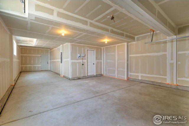 Building Photo - 214 Castle Dr