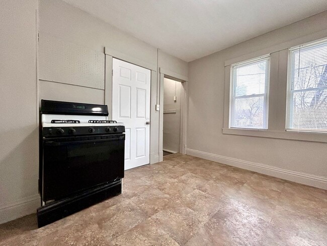 Building Photo - Two Bedroom Home in Muskegon