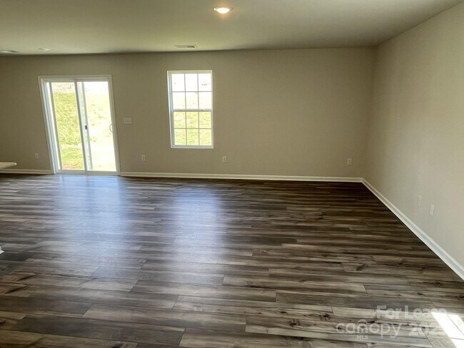 Building Photo - 11023 Daisy Ct