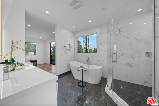 Building Photo - 5812 Willis Ave