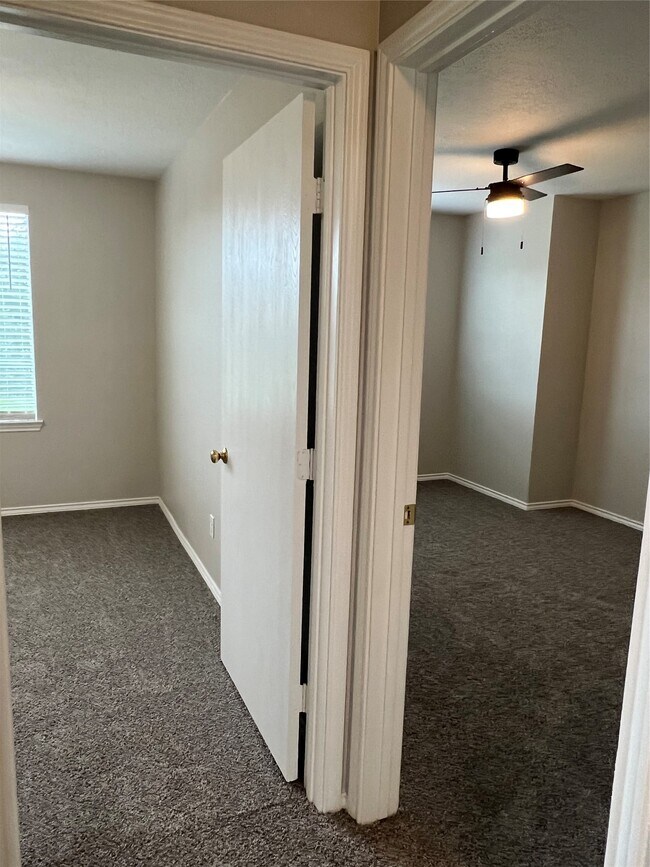 Building Photo - 12035 Duane St