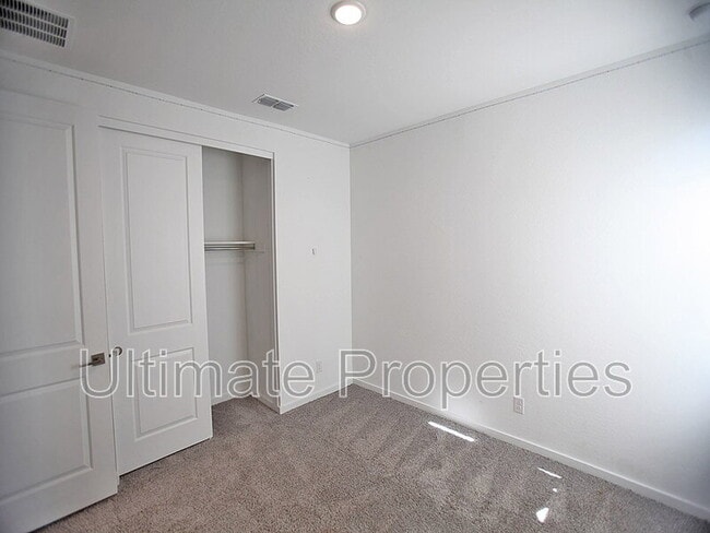 Building Photo - 12639 W Country Club Trail