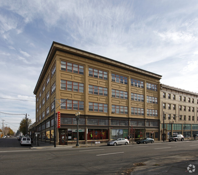 Building Photo - Grand Oak Apartments