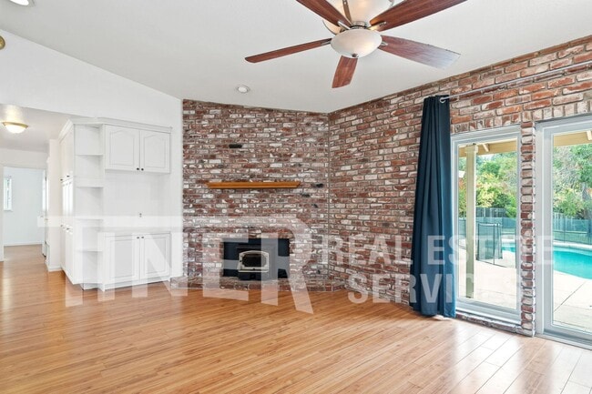 Building Photo - 3065 Cerro Cir