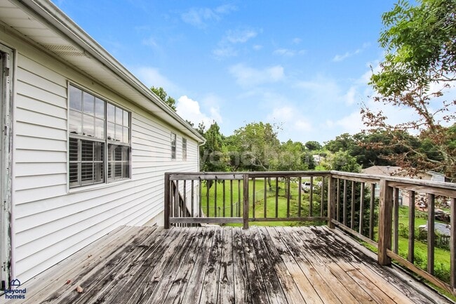 Building Photo - Charming & Move-In Ready Home in Hickory Hills!