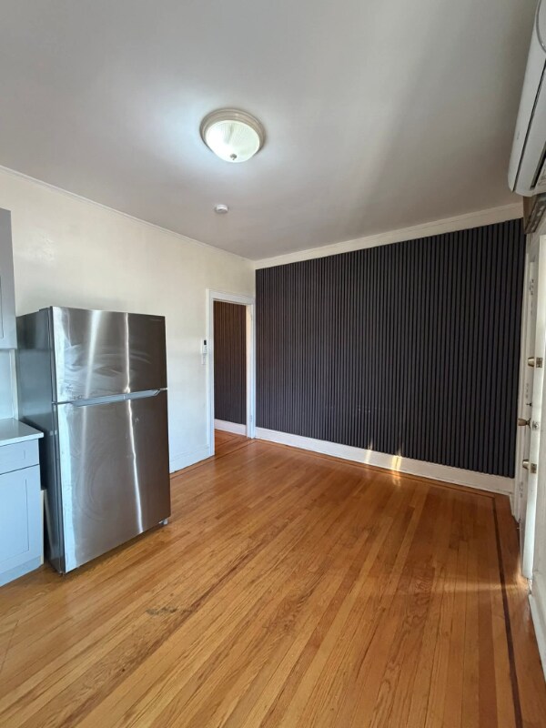 Building Photo - 3006 E 85th St