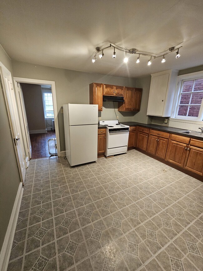 Primary Photo - 206 E New St
