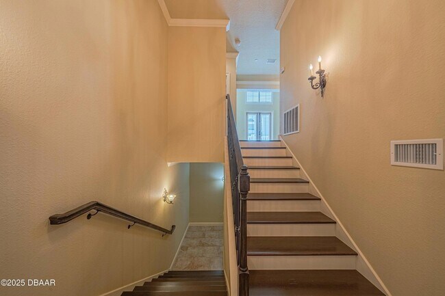 Building Photo - 5090 Riverside Dr
