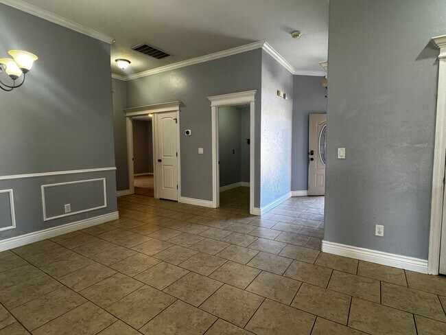 Building Photo - 5708 NW Valor Ave