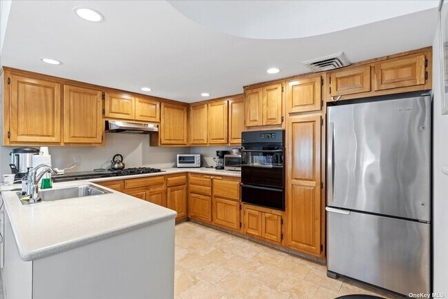 Building Photo - 131 Bayside Dr