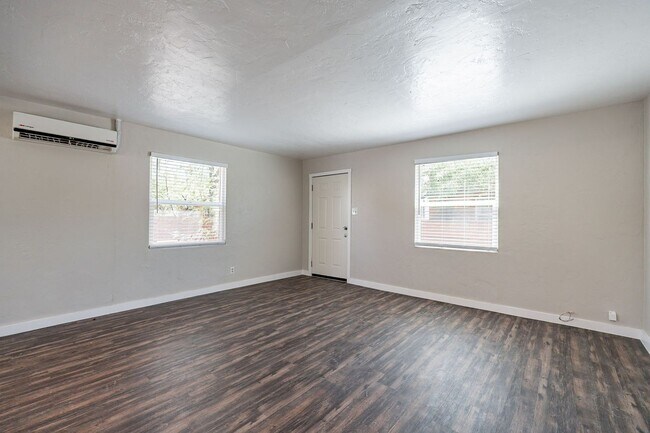 Building Photo - 305-315 N Highland Ave