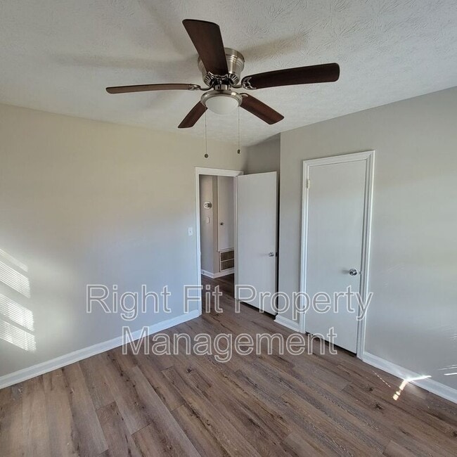 Building Photo - 3960 Trask Dr