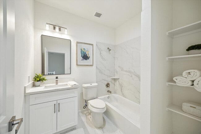 Building Photo - 925 Bianco Ln