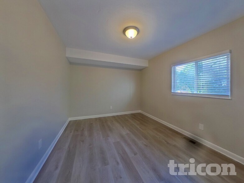 Building Photo - 7623 Safari Cir