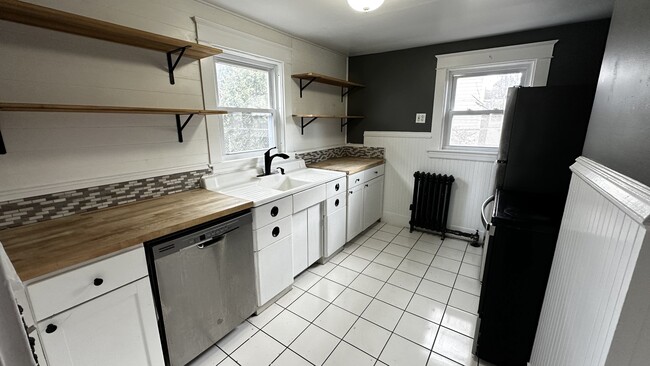 Building Photo - 24 Stone St