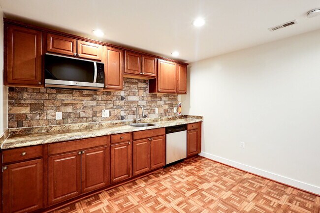 Building Photo - Welcome Home!!