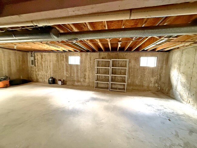 Building Photo - 1013 Pear Tree Ln