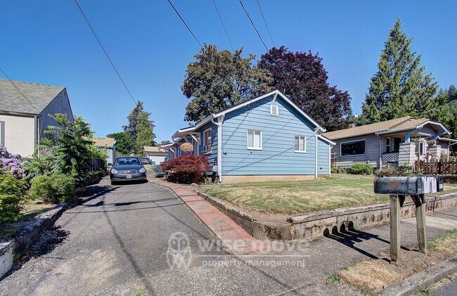 Building Photo - NW Greeley Duplex
