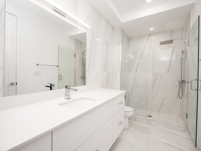 Building Photo - 340 W 2nd St